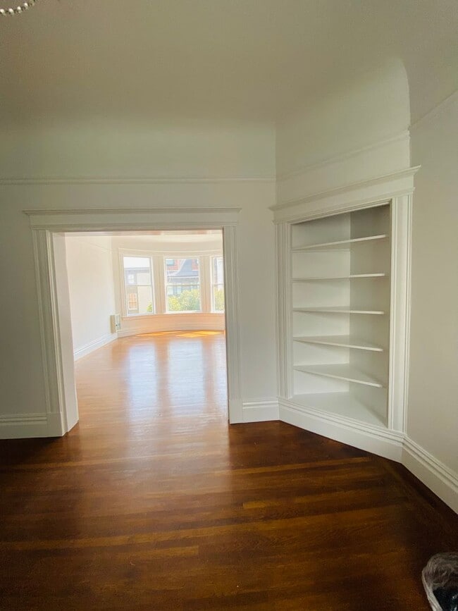 Building Photo - 2937 Scott St