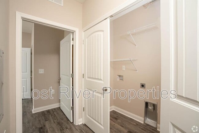 Building Photo - 4496 Wilford Ln