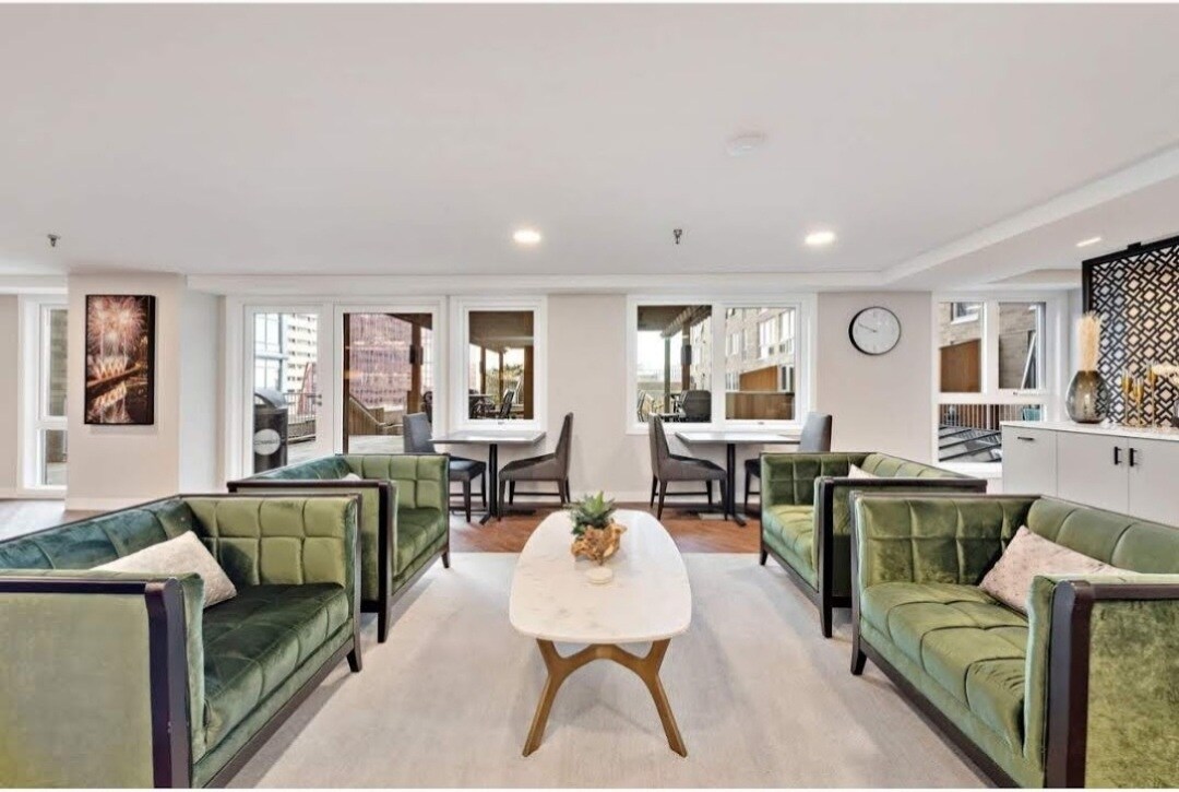 Party room - 433 S 7th St