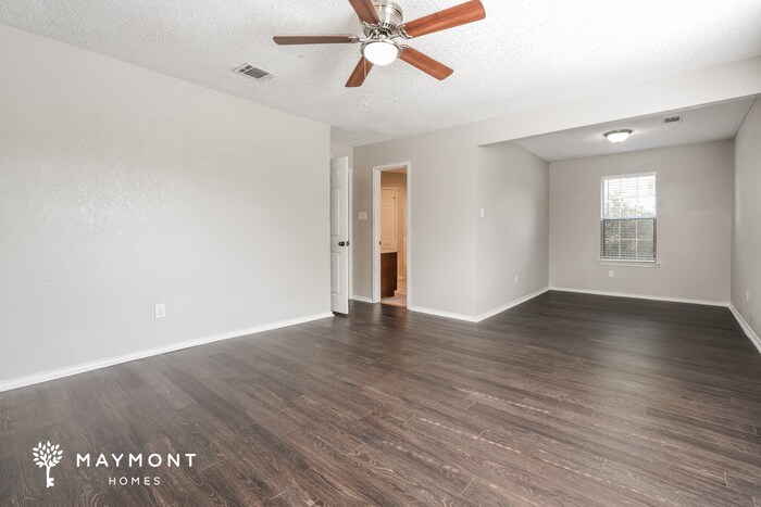 Building Photo - 4900 Oak Springs Dr