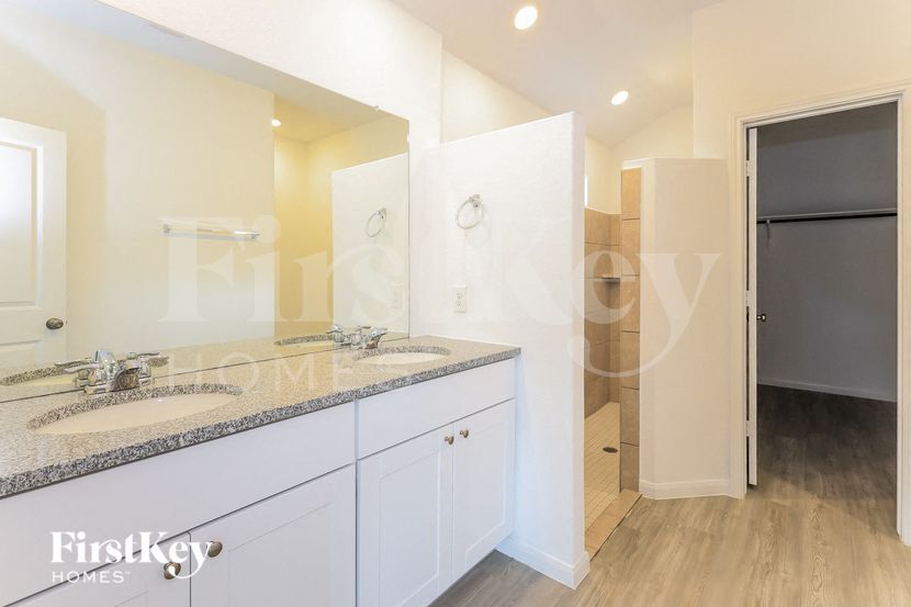 Building Photo - 6728 Beehive Dr