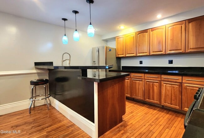 Building Photo - 76 Caroline St