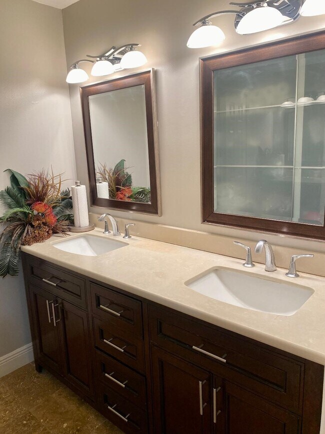 Building Photo - 2419 Briarlee Dr