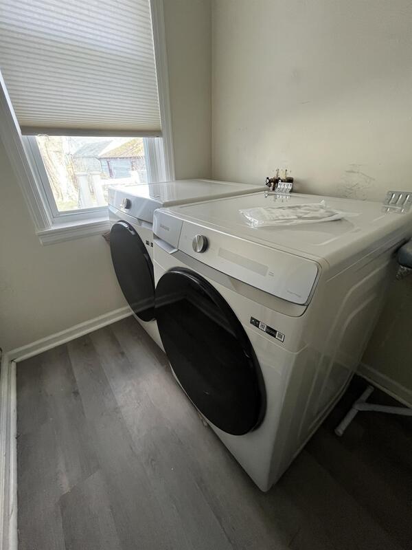 Building Photo - 6 S Lake Ave