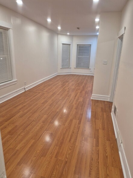 Livingroom - 1244 E 70th St