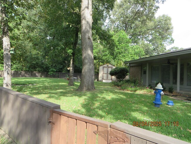 Building Photo - 8716 Club House Dr