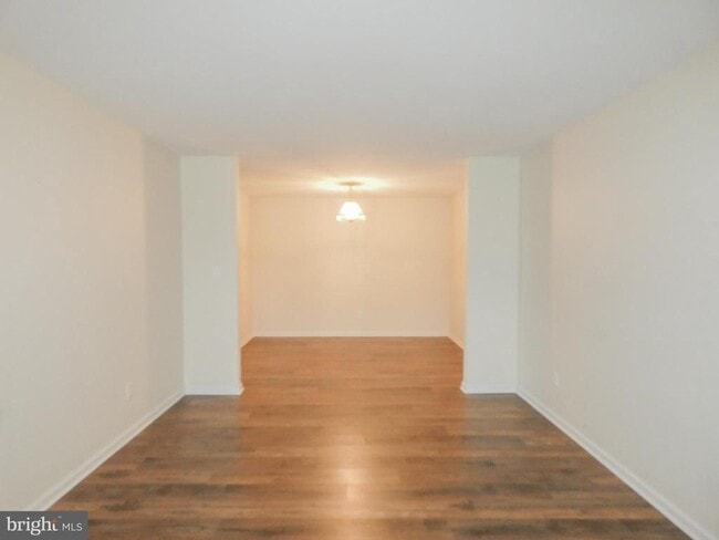 Building Photo - 2105 Lexington Mews