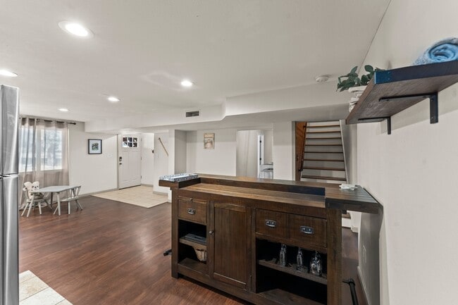 Building Photo - 417 N Coraline St