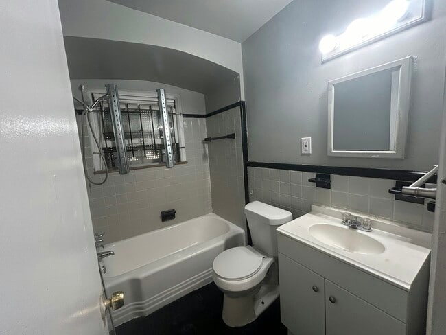 Building Photo - 9961 Vaughan St