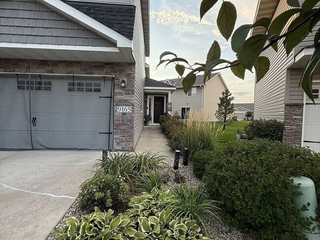 Building Photo - 9165 Golden Pond Ln N