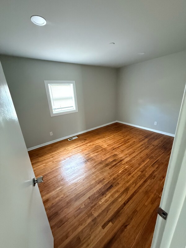 Building Photo - 744 N Moccasin St