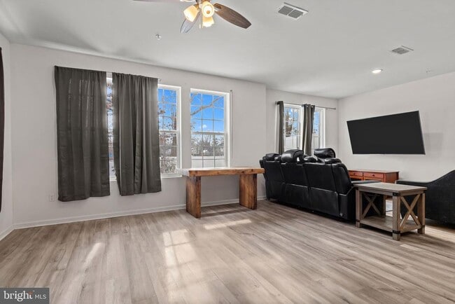 Building Photo - 228 Park Ln