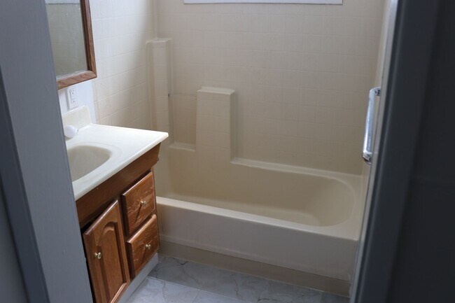 Building Photo - 2416 Cedar Dr