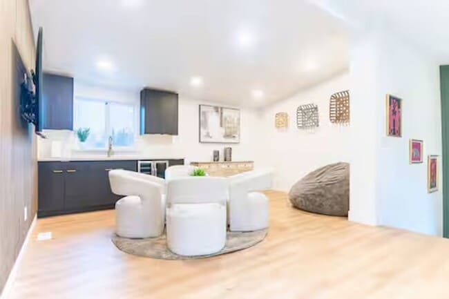 Building Photo - Spacious Modern Home for Rent in Burien / South Seattle