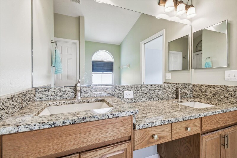 Building Photo - 30946 Burleigh Dr