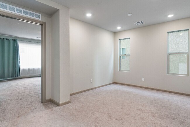 Building Photo - stunning 3-bedroom, 2.5-bathroom Tri Level Home