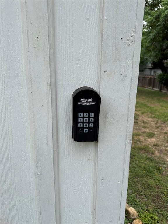 Building Photo - 2004 Rosewood Ave