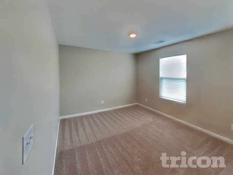 Building Photo - 247 W Millbrook Dr
