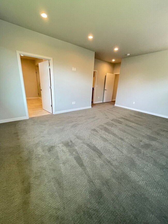 Building Photo - Flexible Living in North Ellensburg