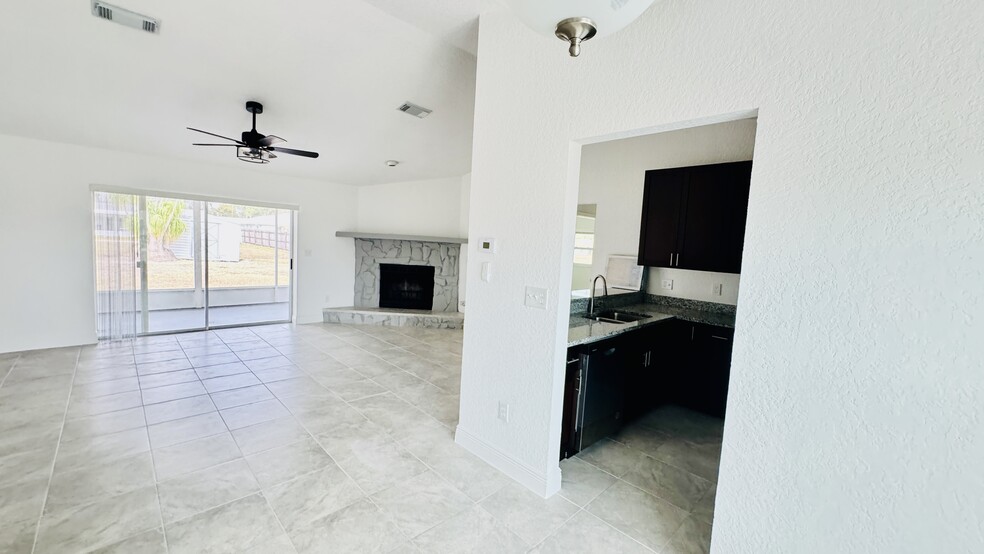 Building Photo - 225 Rail Ave