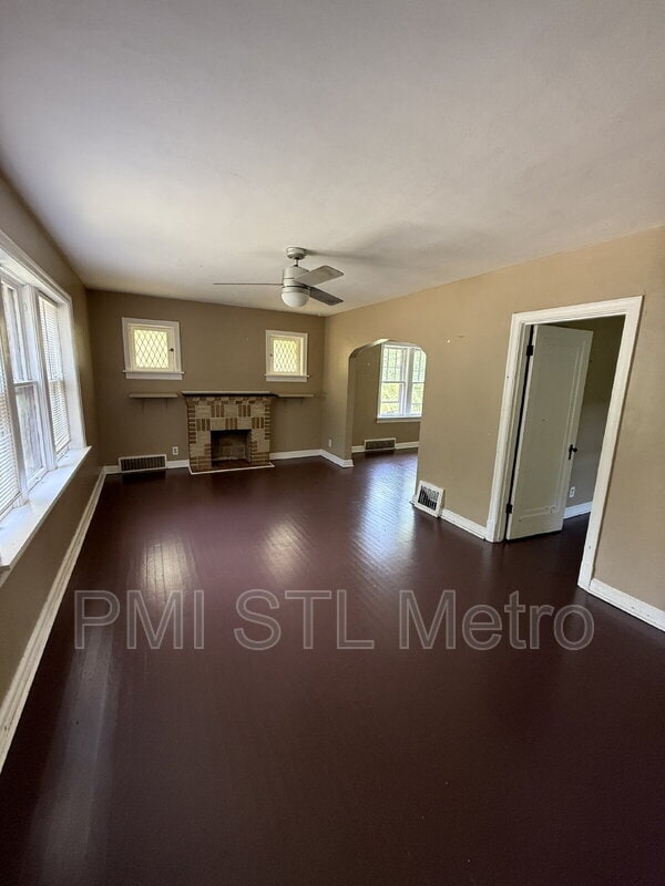 Building Photo - 2134 Rosebud Ave
