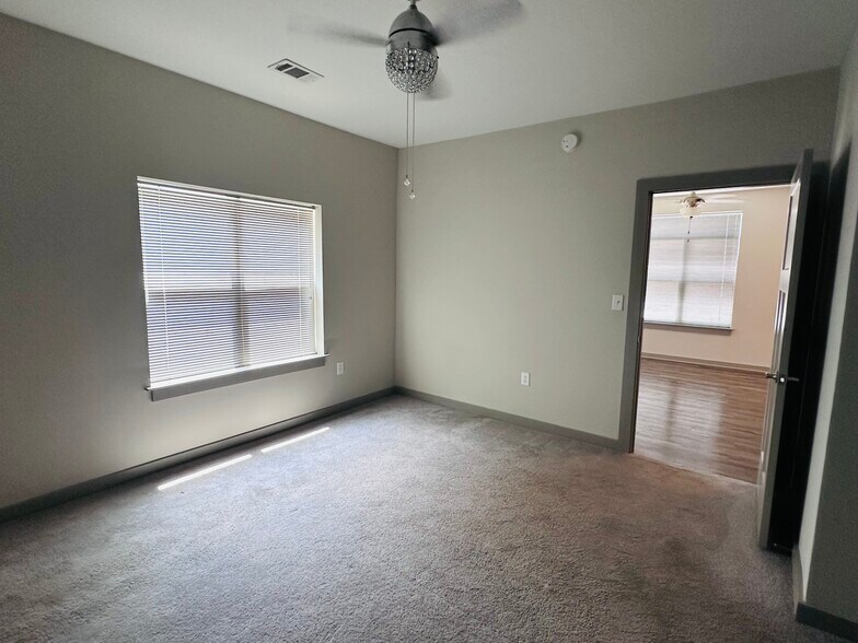Building Photo - 782 Riverfront Pky