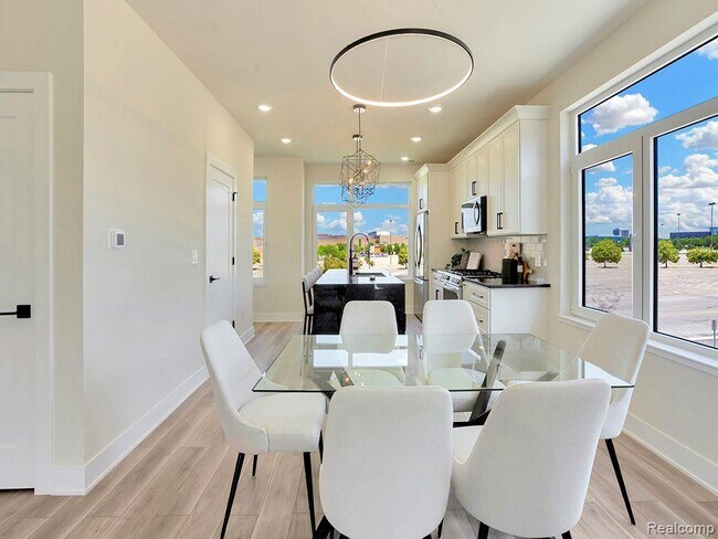 Building Photo - 741 Smart Town Dr