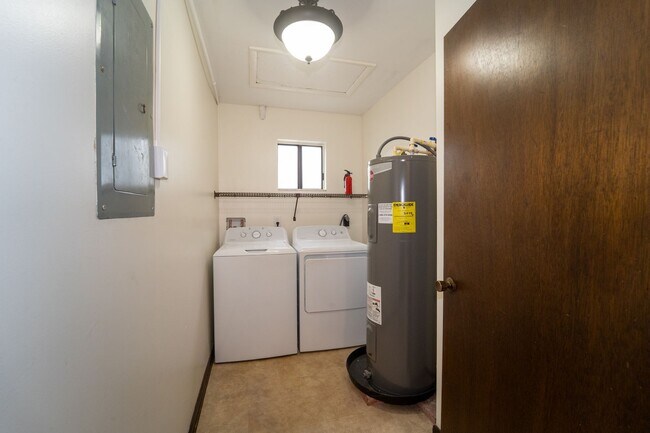 Building Photo - St Augustine South - 3BR Home with Firepla...