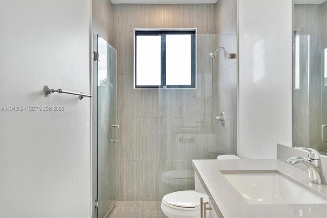 Building Photo - 444 E 16th St