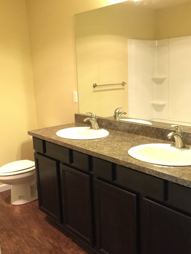 Building Photo - 8Hundred West Apartments