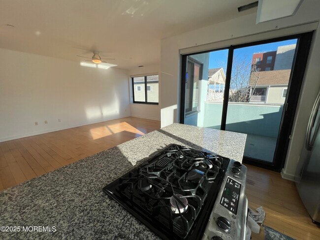 Building Photo - 510 Monroe Ave