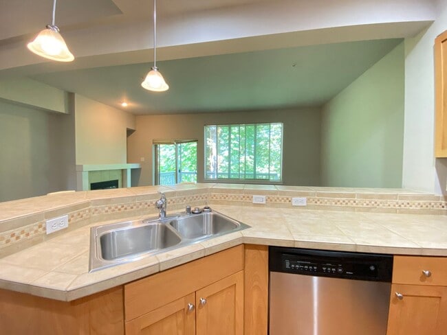 Building Photo - 2068 NW Boulder Way Dr