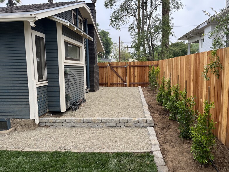 Side yard, off of living and dining rooms. - 3442 1st St