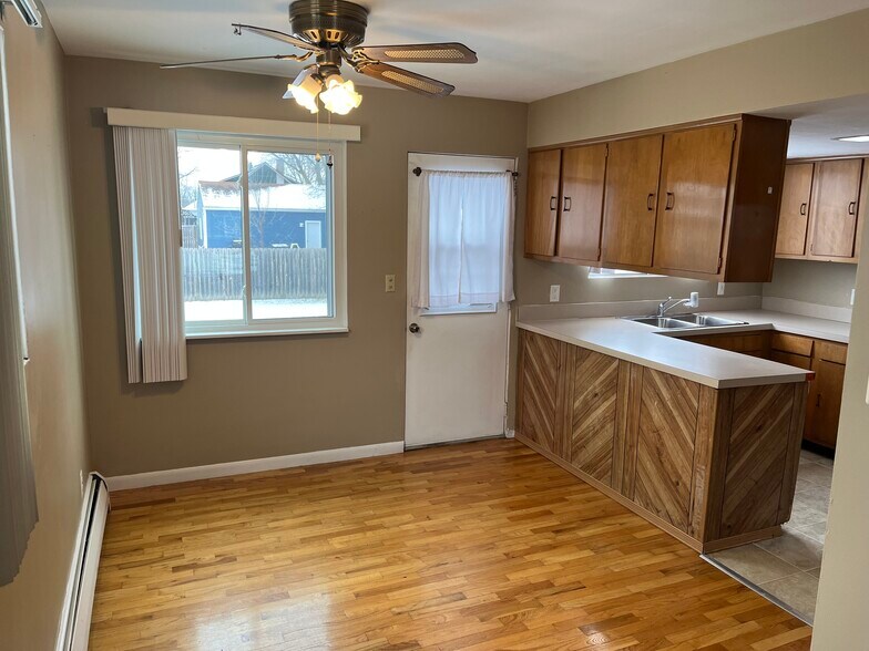 Building Photo - 503 Pine St