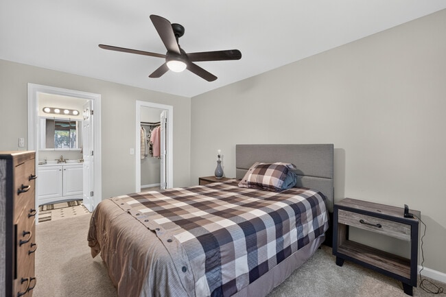 Building Photo - 665 Thorntree Ct