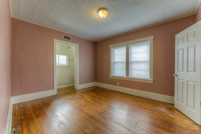 Building Photo - Limited Time: Qualified Tenants Get Half P...