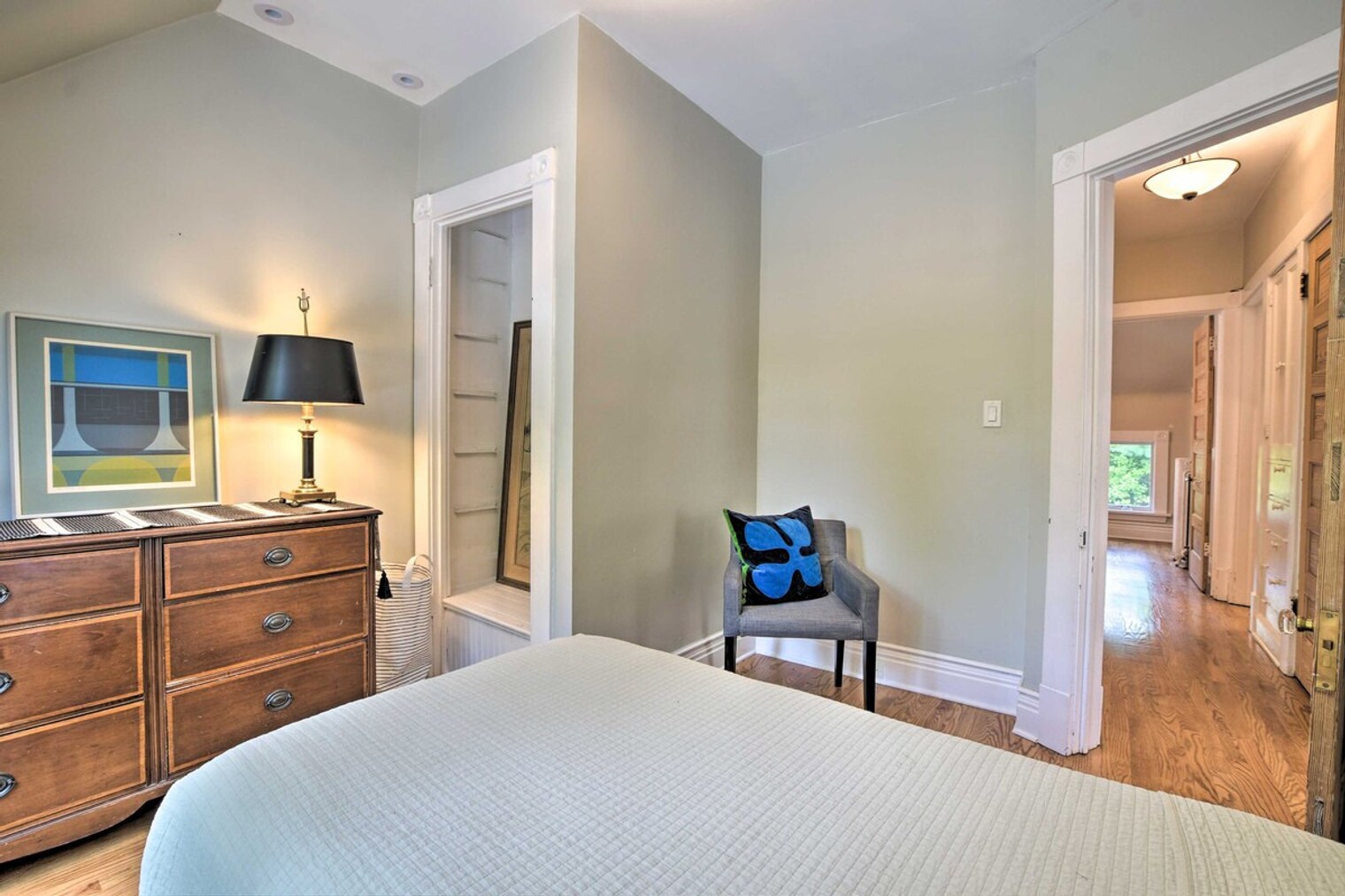 Building Photo - 326 N Grove Ave