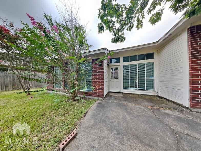 Building Photo - 4606 Sunrise Dr