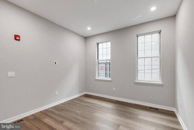 Building Photo - 752 S 16th St