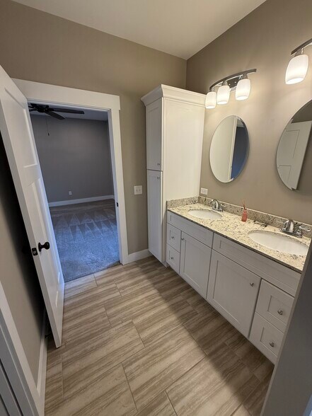 Building Photo - 1124 Cross Pointe Dr