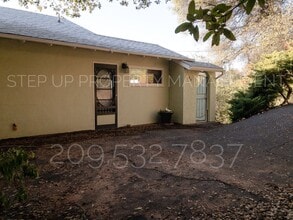 Building Photo - Outstanding 3 Bed 2 Bath near Downtown Son...