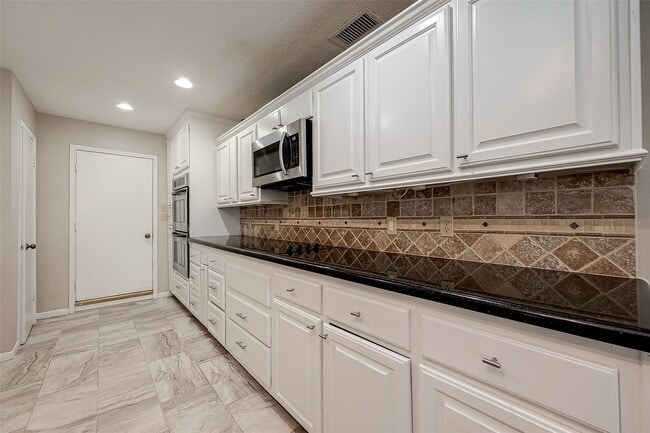 Building Photo - 131 Cove Cir