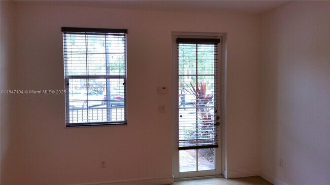 Building Photo - 916 SW 147th Ave