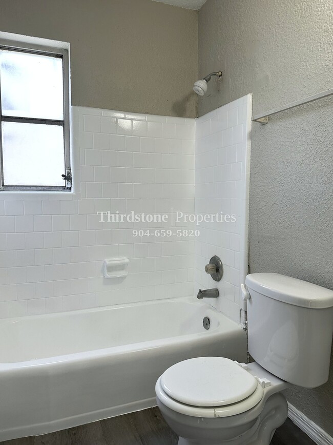 Building Photo - 1437 W 26th St