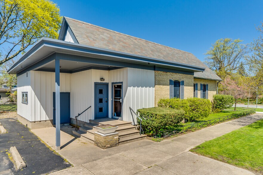 Building Photo - 1032 E Wayne St