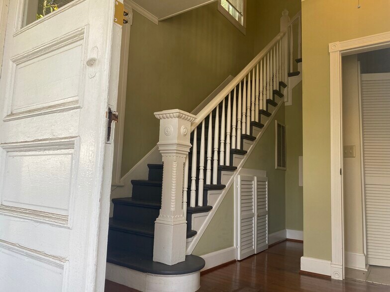 Building Photo - 200 S Elliott St