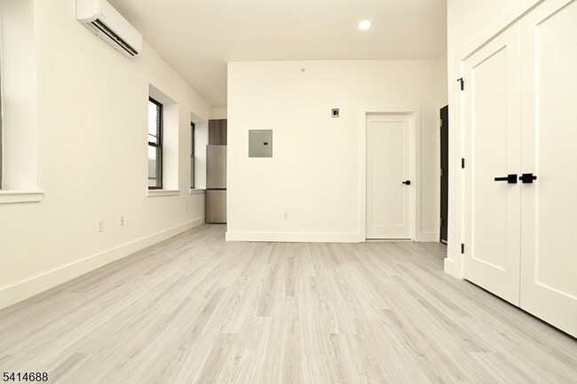 Building Photo - 536 Central Ave