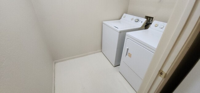 Building Photo - Fantastic 2Bed/2Bath Condo in Southwest Area