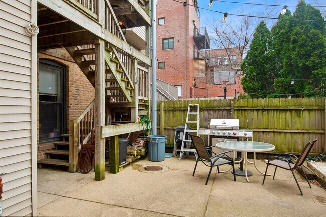 Building Photo - 1302 N Cleveland Ave