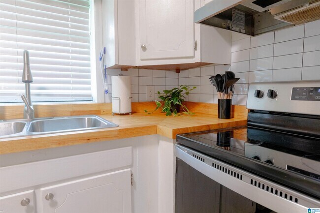 Building Photo - 1404 36th St N